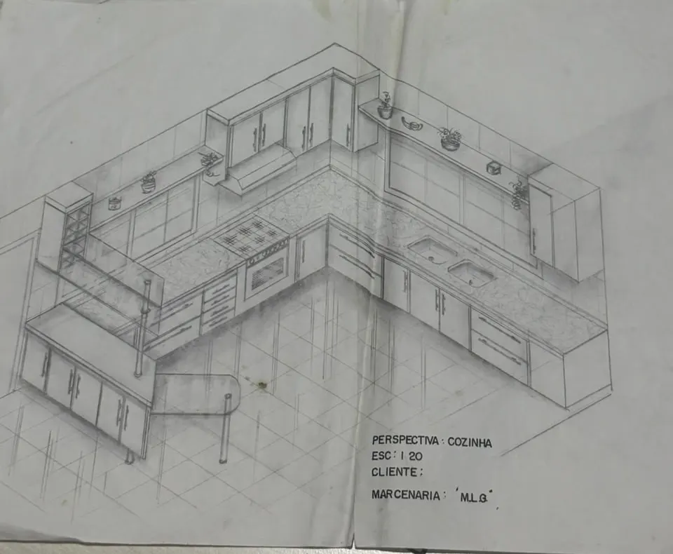 Desenho a lápis de uma cozinha em perspectiva, com legenda manuscrita indicando escala 1:20 e marcenaria M.L.G