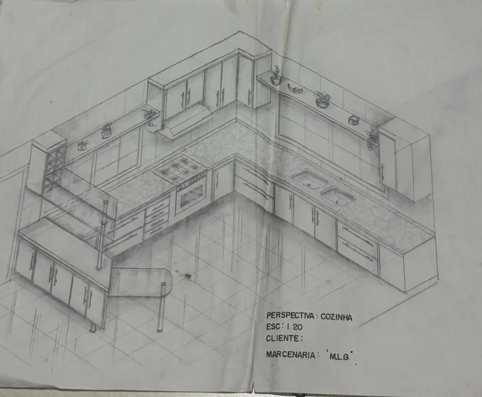 Desenho a lápis de uma cozinha em perspectiva, com legenda manuscrita indicando escala 1:20 e marcenaria M.L.G